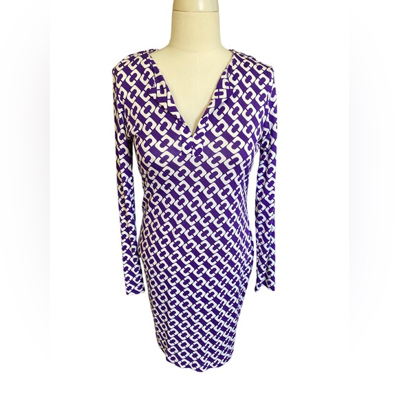 Diane Von Furstenberg Dresses & Skirts - Diane von Furstenberg Purple and White MIDI Dress